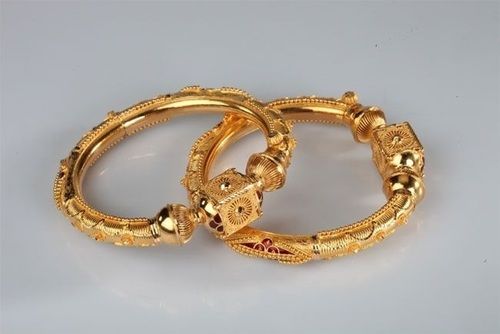 Fashion Highly Attractive Women Designer Golden Polished Fancy Traditional Bangles Set