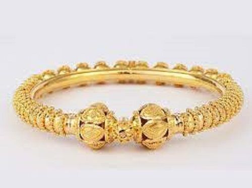 Fashion Ladies Party Wear Light Weighted Gold Plated Traditional And Stylish Bangle