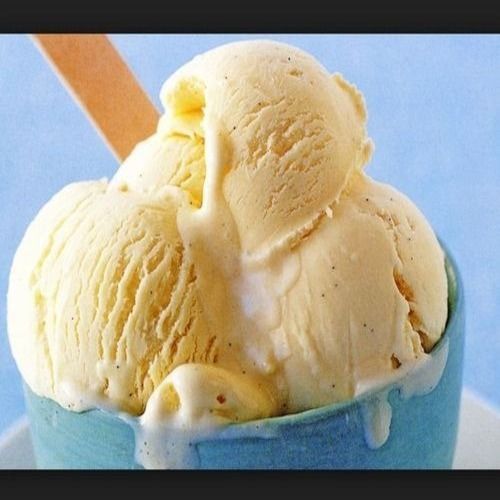  1 लीटर स्वादिष्ट और स्वादिष्ट बटरस्कॉच फ्लेवर्ड स्वीट आइसक्रीम का पैक 