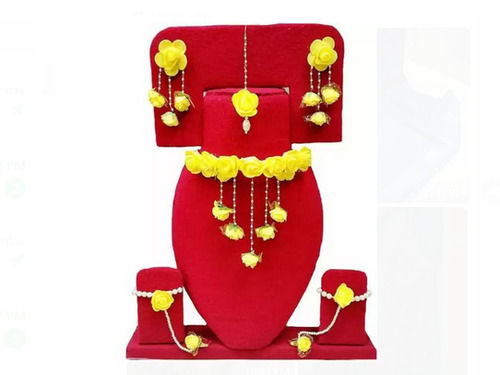 Attractive Design And Yellow Color Artificial Flowers Jewellery For Bridals Haldi Function Gender: Women