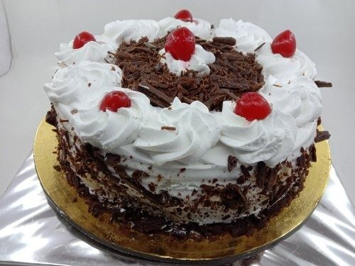 Round Shape Sweet And Delicious Rich Taste Vanilla And Chocolate Birthday Cake