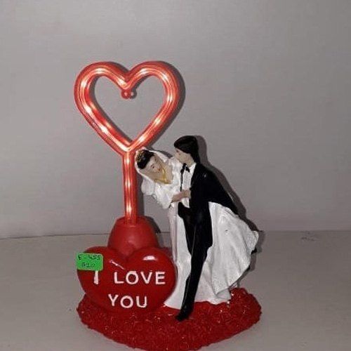 White And Black Beautifully Designed Stylish Cute Romantic Couple Statue For Gifting