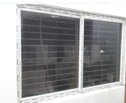  सिल्वर ड्यूरेबल टफेंड ग्लास ड्यूरेबल और लॉन्ग लाइफ Upvc स्लाइडिंग ग्लास डोर घर और ऑफिस के लिए, ग्लास की मोटाई 3 Mm 