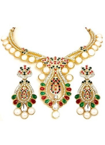 पार्टी वियर ग्रीन रेड और गोल्डन लेडीज़ इमिटेशन नेकलेस मैचिंग इयररिंग के साथ जेंडर: महिलाएं