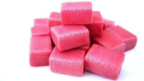 Pasty Foam Piece Shape 0.3 % Fat Contains Strawberry Flavor Pink Bubble Gum 