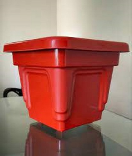 भूरा 100 प्रतिशत हल्का वज़न और पर्यावरण के अनुकूल लाल प्लास्टिक मटेरियल प्लांटर कंटेनर सेट