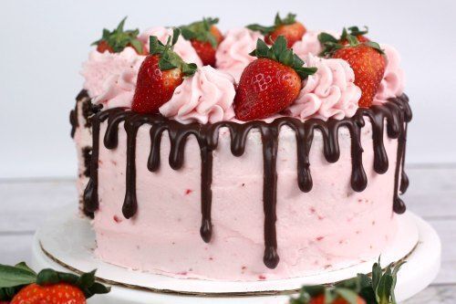 Perfectly Taste And Delicious Round Shape Strawberry Flavour Cake Age Group: Women