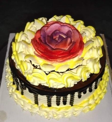 Fresh And Creamy Pineapple Flavored Cake With Flower Decoration With 2 Days Shelf Life Pack Size: Small