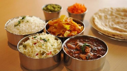 स्वादिष्ट और स्वादिष्ट अच्छी गुणवत्ता वाला अत्यधिक पोषक तत्वों से भरपूर स्वस्थ टिफ़िन फ़ूड