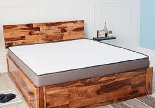 Handmade Long-Lasting And Comfortable Termite-Proof Brown Color Pure Wooden Double Bed For Home