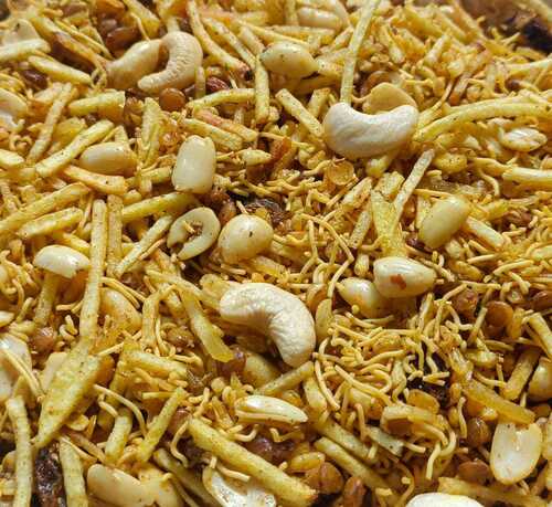 1 Kilogram A Grade Spicy And Delicious Mix Namkeen With Cashew And Peanut