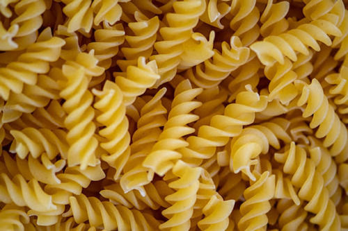 No Added Flavors And Artificial Colors Yellow Loose Spiral Pasta For Cooking