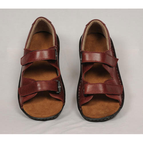 Brown Men Waterproof Diabetic Sandal With A Casual Classic Look And Waterproof