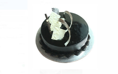100% Fresh And Organic Round Egg Less Chocolate Cake For Party Celebration