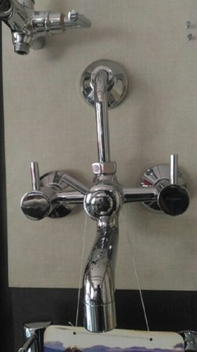 बाथरूम फिटिंग के लिए स्टेनलेस स्टील लॉन्ग ड्यूरेबल और वॉल माउंटेड मॉडर्न ब्रास वाटर मिक्सर टैप