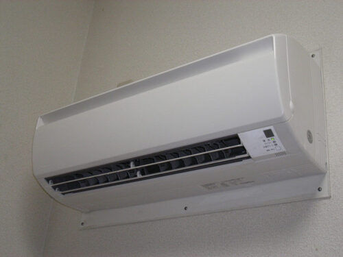 White Split Air Conditioner For Home Use With Low Power Consumption