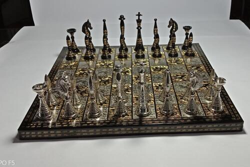 Antique Brass Polished Chess Set(Crackproof And Dust Resistant) Age Group: Adults