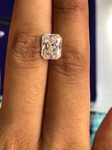 Off White Radiant Shape Moissanite Diamond, 4.25 Carat, Vvs1 Diamond Clarity: Ws1