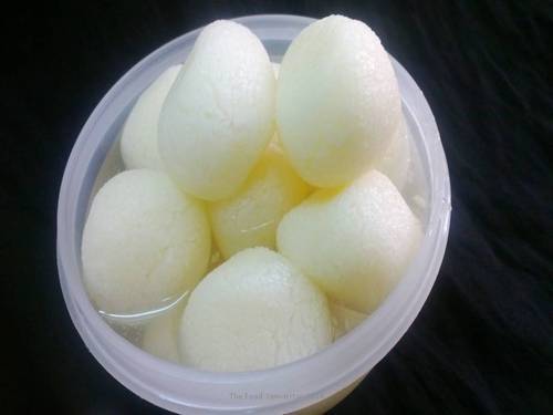 A Grade Delicious And Tasty Pure Fresh Bengali Milk Based Sponge Rasgulla Sweet