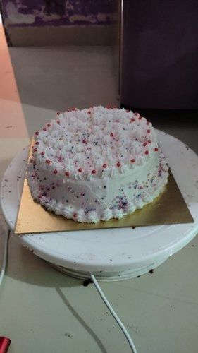 100 Percent Delicious Taste And Mouth Watering Vanilla Cake With Strawberry Toppings Weight: 5  Kilograms (Kg)