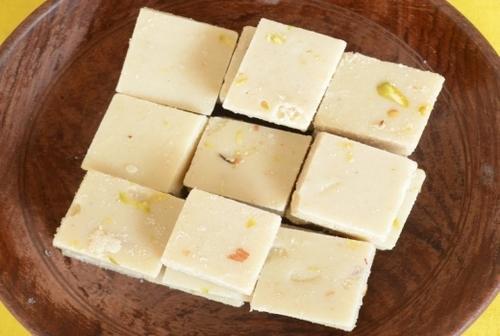 No Artificial Color And Sweet Taste Hygienic Prepared Fruit Mixed Mawa Burfi Fat: 10 Percentage ( % )