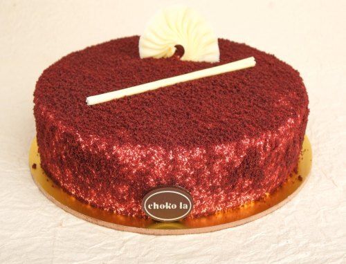 100 Percent Natural And Fresh Round Red Velvet Cream Birthday Cake For Party