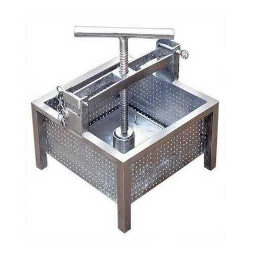 Silver Metal Body Paneer Making Machine With Rust Properties