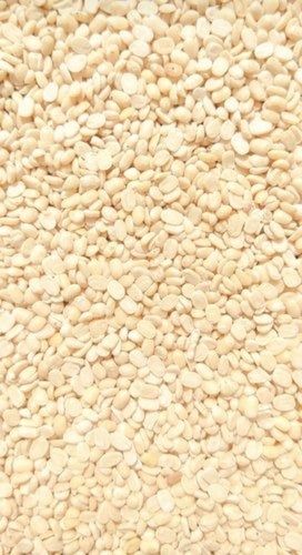 Natural Organic Dried Splited White Urad Dal, Shelf Life 6 Months, Purity 99% Crop Year: 1 Years