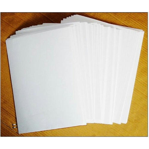  बहुउद्देश्यीय उपयोग के लिए चिकनी सतह और चमकदार आयताकार सफेद A4 आकार का पेपर 