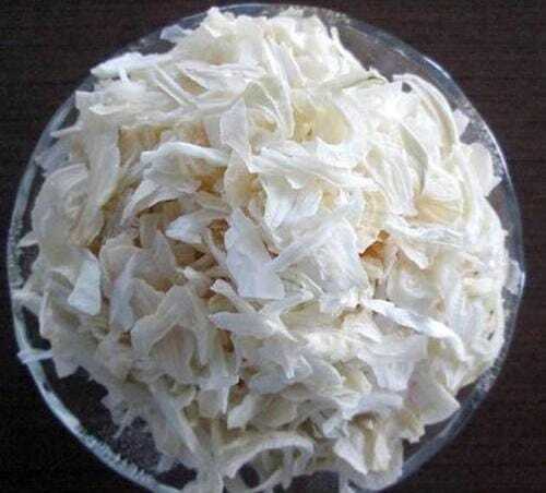 Natural Sun Dried Dehydrated Onion Flakes Used In Cooking Shelf Life: 12 Months