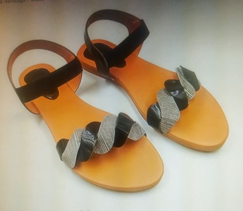 Plastic Ladies Designer Sandals With Attractive Look And Light Weight