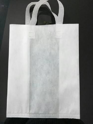 Silk Printing Environment Friendly Cost Effective Non Woven Carry Bags White Colour 