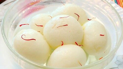 Hygienically Processed Mouth Melting And Delicious Taste Soft Spongy White Rasgulla