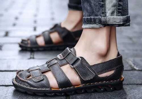 Gents Breathable And Heat Insulating Black Leather Sandal For Casual Wear Gender: Male