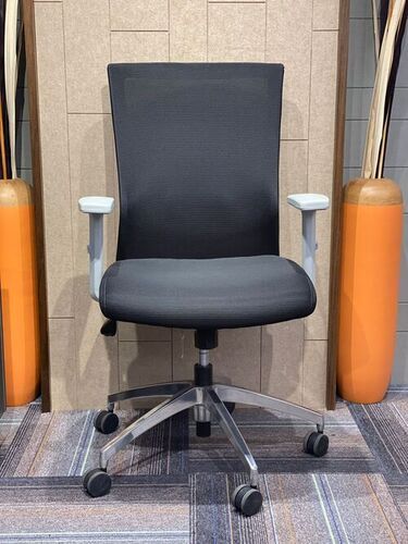 Machine Made Black Modern Antique Chair With Extra Large Seat Surface For Office Furniture