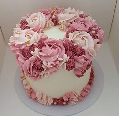 Delicious And Mouthwatering Fresh Round Shape Strawberry Birthday Cake, For Party