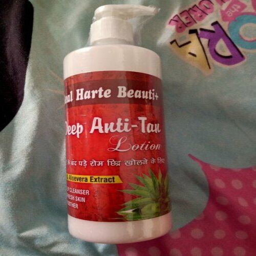 Herbal Base Naturally Light And Gentle Anti Tan Cleansing Milk 
