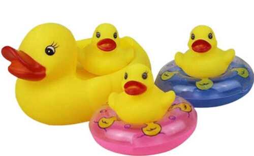  Kids Beautiful Elegant Durable Plastic With Smart Look Duck Family Baby Bathing Toys Set
