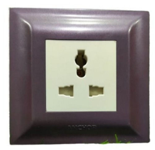 Brown And White Three Pin Socket Plastic Material Voltage 220V Current 16 Amp  Application: Homes