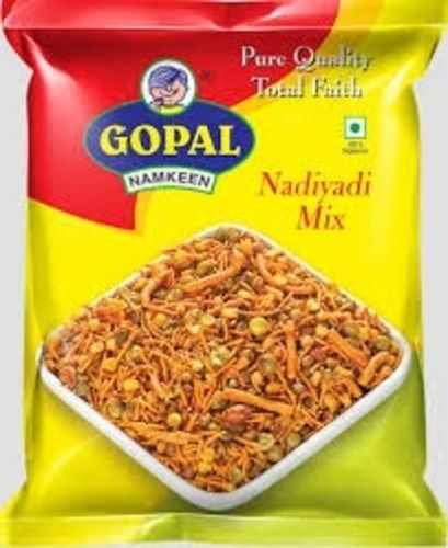 Tasty And Spicy Crispy Gopal Nadiyadi Food Grade Mix Namkeen With 25 Gram Packet