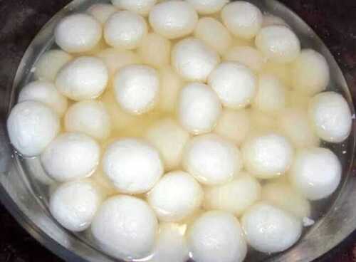 Low Calorie Pure White Soft Rasgulla Made With Natural Milk And Sugar Ingredients Fat: 1.2 Grams (G)