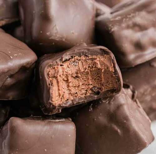 Tasty And Sweet Flavored Caramel Chocolate With Full Of Flavor Delicious Filling Additional Ingredient: Cocoa / Cacao. Sugar. Cocoa Butter / Cacao Butter. Milk Solids. Mylk (Alternative Milks) Emulsifier.