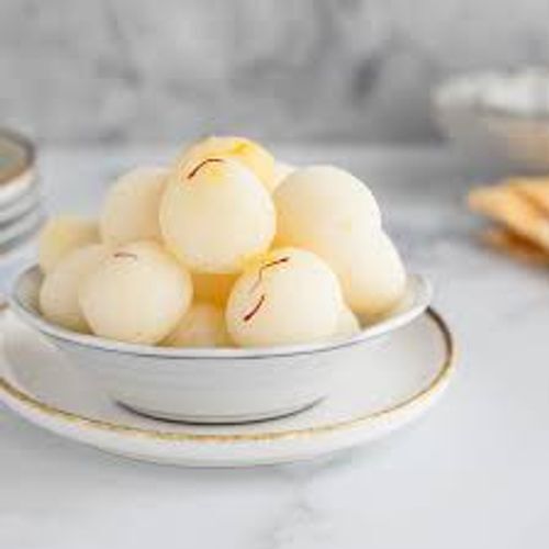 Soft And Spongy Flavored With Cardamom Delicious Sweet Rasgulla, Pack Of 1 Kg 