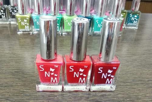 Waterproof And Long Lasting Stay Smooth Finish Shiny Liquid Red Nail Polish  Ingredients: Glitters