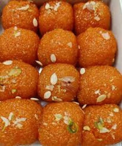 Mouthwatering Round Shaped Sweet Tasty Fresh Motichur Boondi Laddu, 1 Kg