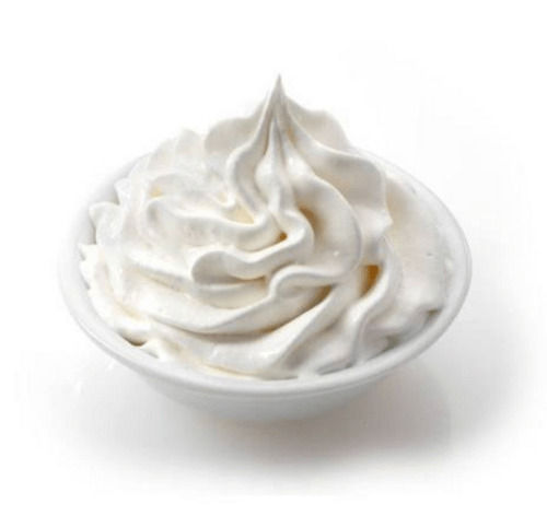 समृद्ध पोषक तत्वों के साथ स्वादिष्ट प्राकृतिक और शुद्ध ताजा दूध क्रीम
