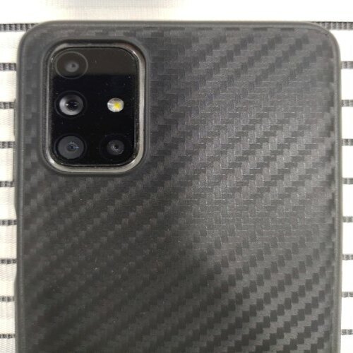 मज़बूत पकड़ और हाई डिज़ाइन कार्बन एंटी ग्रिप ब्लैक मोबली फ़ोन बैक कवर बॉडी मटीरियल: प्लास्टिक