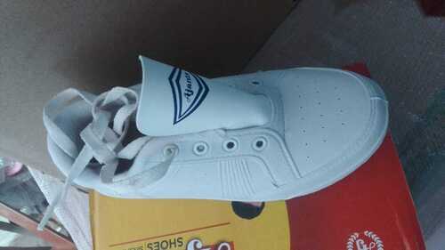 लड़कों के लिए क्विक ड्राई ब्रीथेबल और आरामदायक लेस टाइप व्हाइट स्कूल शूज़, सभी साइज़ में उपलब्ध