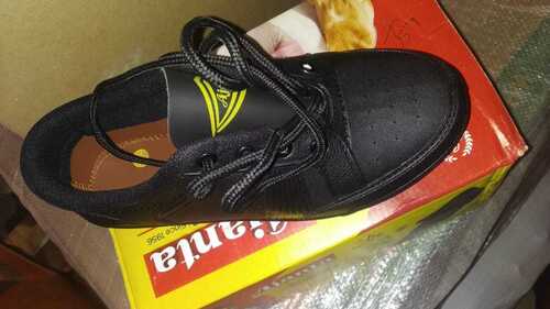 लड़कों के लिए धोने योग्य आरामदायक और सांस लेने योग्य लेस टाइप काले स्कूल शूज़, सभी साइज़ में उपलब्ध