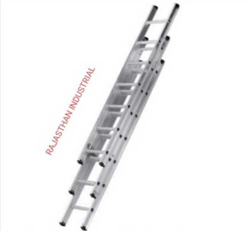 Fine Finish Aluminum Wall Extension Ladder In 3 Section, Foldable And Silver Color